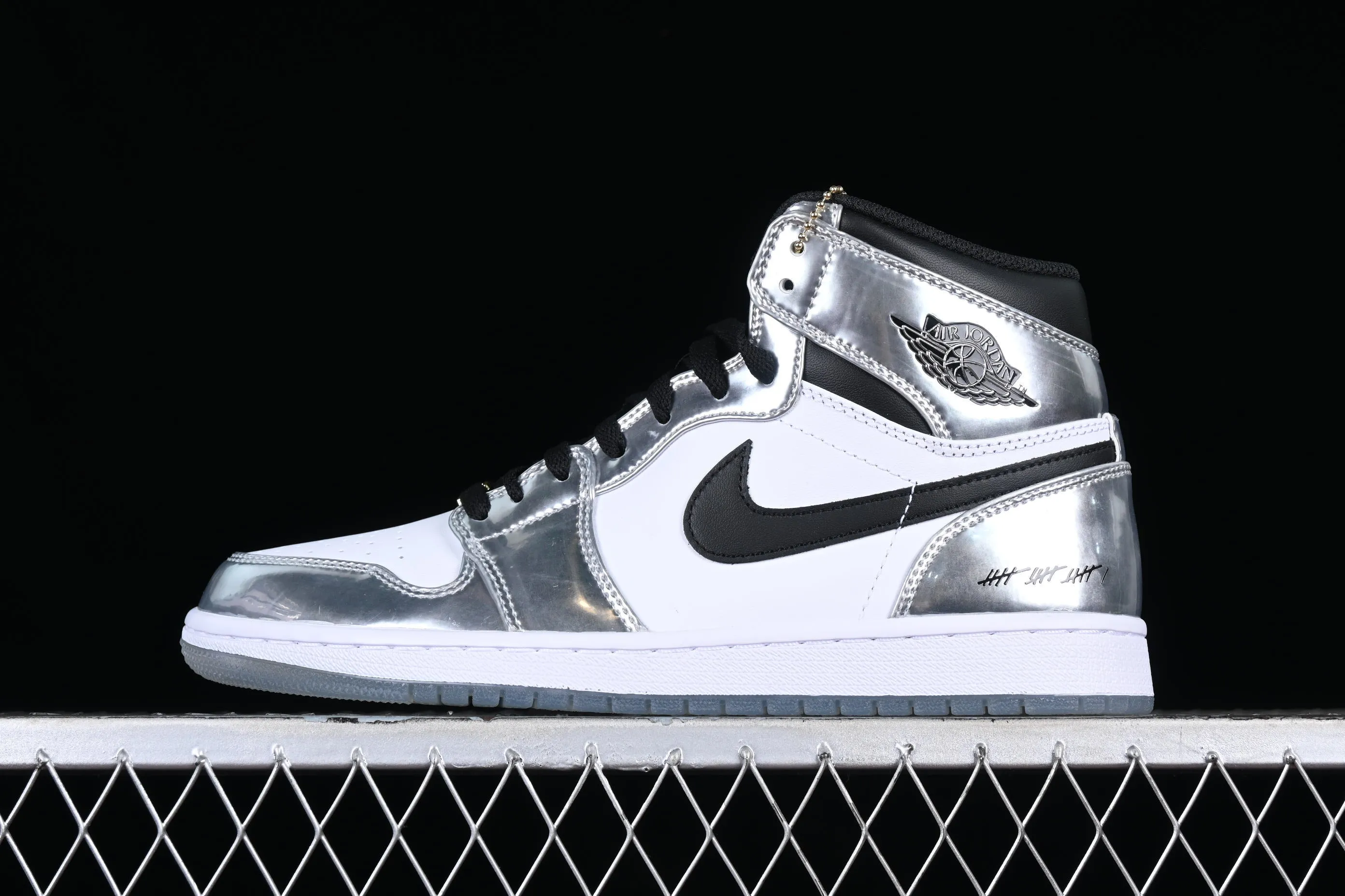 All categories Air Jordan Jordan series basketball shoes Air Jordan 1 High Air Jordan 1 Pass The Torch AJ1 Joe 1 Leonard liquid electroplated silver AQ7476-016